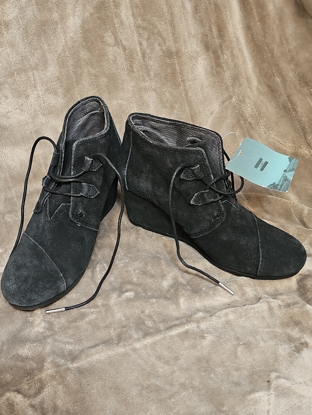 New TOMS Desert Wedge black suede wedge ankle boots